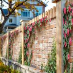 Фотосетка на забор кирпичный забор