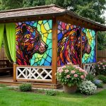 На забор фотосетка с изображением медведя