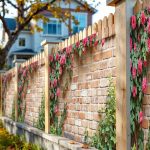 Фотосетка на забор кирпичный забор